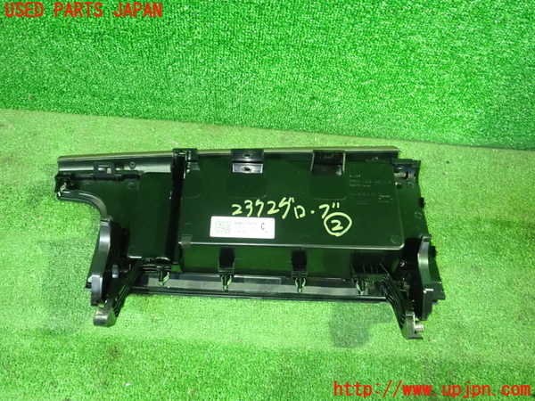 5UPJ-23727517]セレナ(FNC28)グローブボックス2 (上側) 中古_m0003.jpg