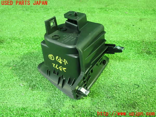 5UPJ-23727843]セレナ(FNC28)小物入れ3 中古_m0002.jpg