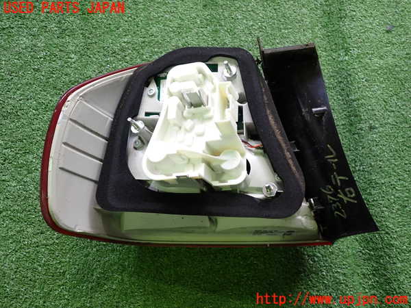 2UPJ-23761530]BMW 320i(VA20)(E90)右テールランプ 中古_m0003.jpg