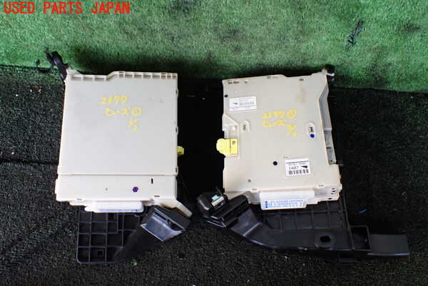 1UPJ-23776741]エスティマ(ACR55W)ヒューズボックス1 中古_m0001.jpg