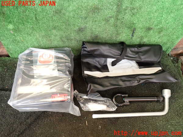 1UPJ-23777805]エスティマ(ACR55W)車載工具 中古_m0001.jpg