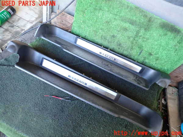 5UPJ-23797740]セレナ e-POWER(GFC28)スカッフプレート 中古_m0001.jpg