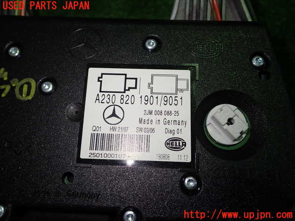 1UPJ-23826411]ベンツ SL350(R230)(230458)ルームランプ1（1列目） 中古_m0003.jpg