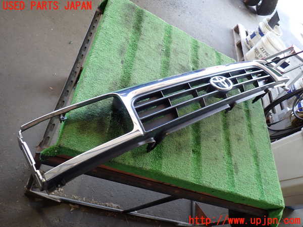 2UPJ-23871050]ハイラックスサーフ N130系 4ドア(KZN130W)ラジエターグリル 中古_m0001.jpg