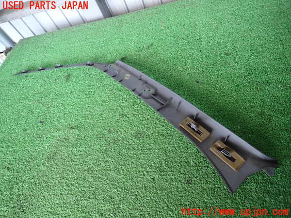2UPJ-23877655]ハイラックスサーフ N130系 4ドア(KZN130W)右フロントピラートリム 中古_m0003.jpg