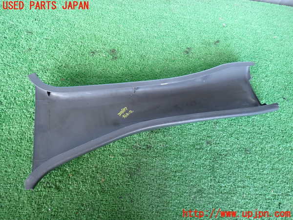 2UPJ-23877665]ハイラックスサーフ N130系 4ドア(KZN130W)右センターピラートリム 中古_m0002.jpg