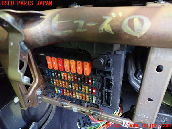 5UPJ-23916741]BMW Z4 ロードスター(BU30)ヒューズボックス1 中古 【E85】_m0001.jpg