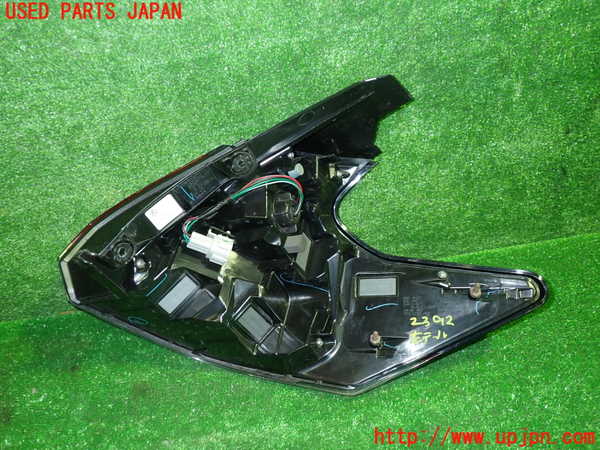 5UPJ-23921536]キックス(RP15)左テールランプ 中古_m0003.jpg