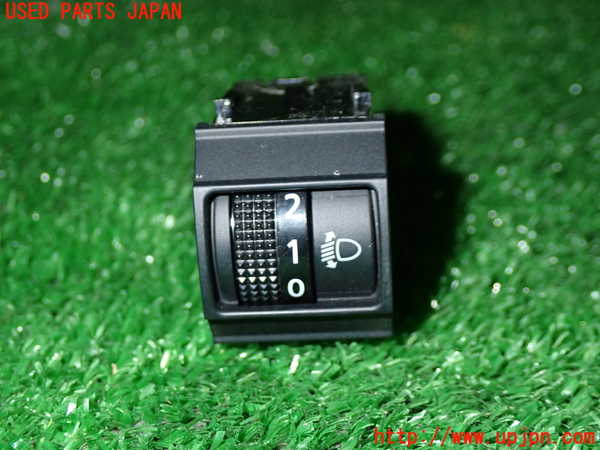 5UPJ-23926310]キックス(RP15)スイッチ5（ヘッドライトレベライザー） 中古_m0001.jpg
