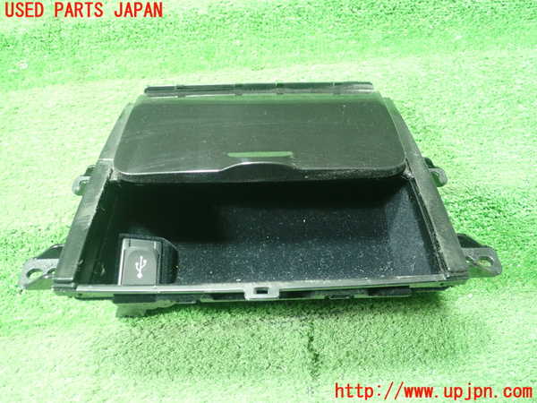 1UPJ-23937841]クラウン アスリート ハイブリッド(AWS210)小物入れ1 中古_m0002.jpg