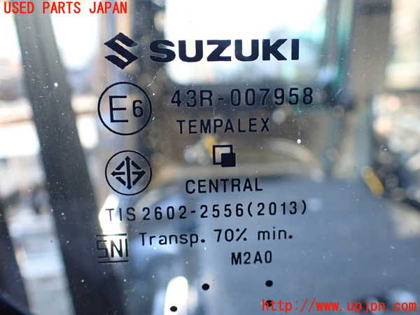 5UPJ-23941380]ジムニー(JB64W)右クォーターガラス M2A0 中古_m0002.jpg