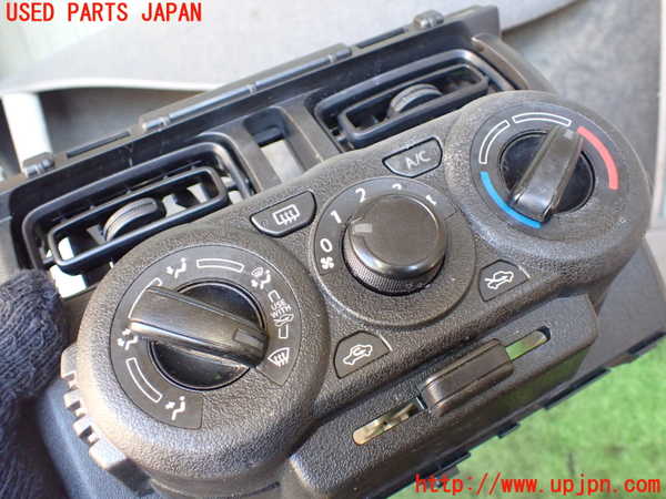 5UPJ-23946066]ジムニー(JB64W)エアコンスイッチ1 中古_m0002.jpg