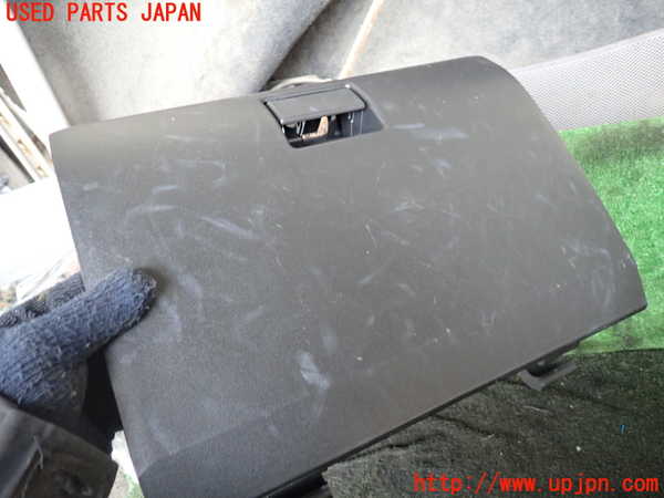 5UPJ-23947516]ジムニー(JB64W)グローブボックス1 中古_m0002.jpg