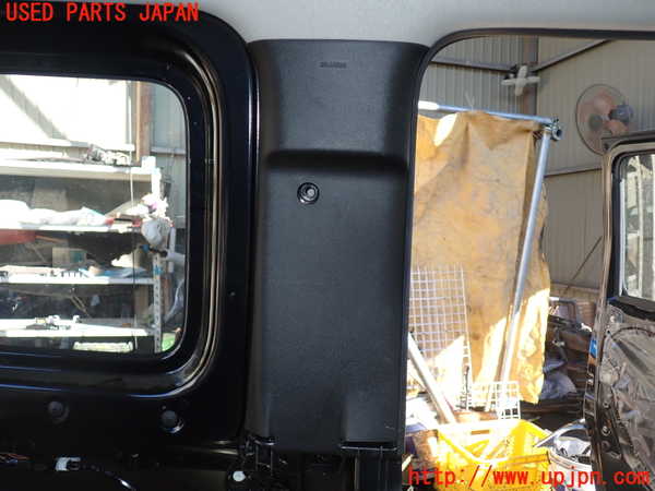5UPJ-23947670]ジムニー(JB64W)左センターピラートリム 中古_m0001.jpg