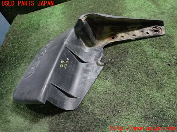 5UPJ-23961456]ハイエースワゴン100系(KZH106G)左リアマッドガード(泥除け) 中古_m0002.jpg