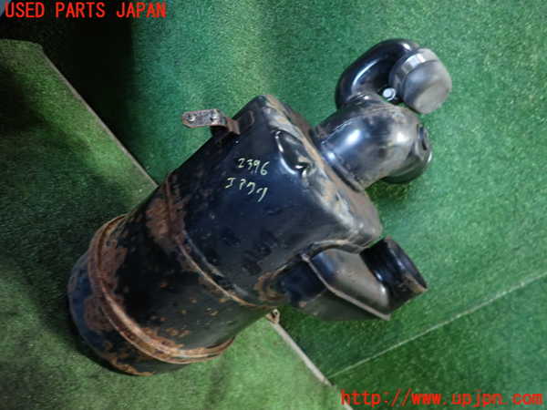 5UPJ-23962560]ハイエースワゴン100系(KZH106G)エアクリーナーボックス 中古_m0001.jpg