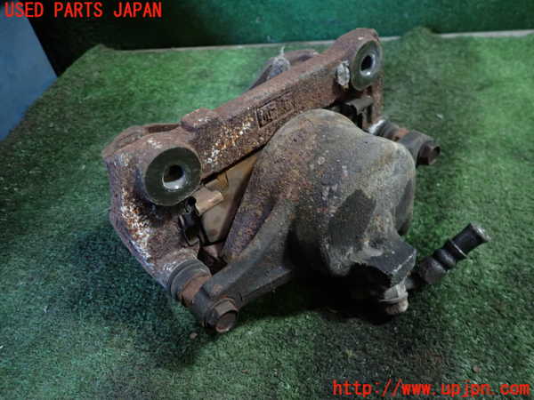 5UPJ-23964080]ハイエースワゴン100系(KZH106G)右フロントキャリパー 中古_m0002.jpg