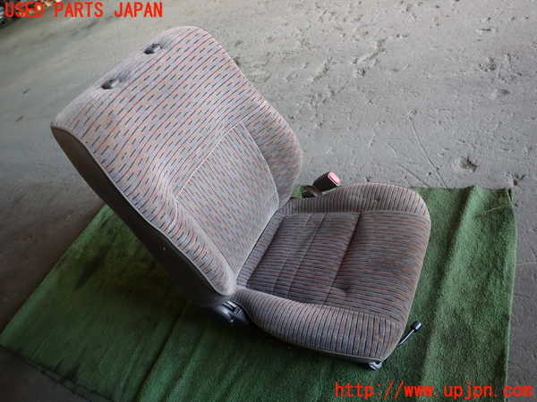 1UPJ-23967035]ハイエースワゴン100系(KZH106G)運転席シート 中古_m0001.jpg