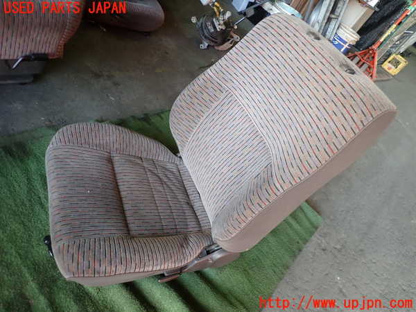 1UPJ-23967065]ハイエースワゴン100系(KZH106G)助手席シート 中古_m0001.jpg