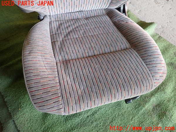 1UPJ-23967065]ハイエースワゴン100系(KZH106G)助手席シート 中古_m0003.jpg