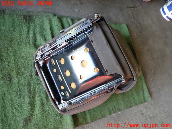 1UPJ-23967065]ハイエースワゴン100系(KZH106G)助手席シート 中古_m0005.jpg