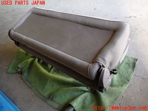 5UPJ-23967385]ハイエースワゴン100系(KZH106G)リアシート 中古_m0004.jpg