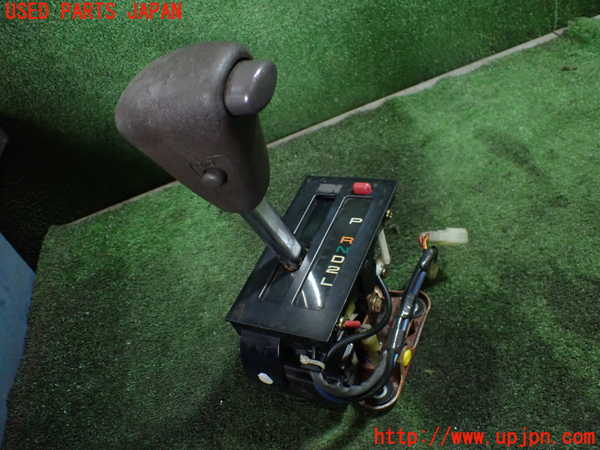 5UPJ-23967555]ハイエースワゴン100系(KZH106G)ATシフトレバー 中古_m0001.jpg