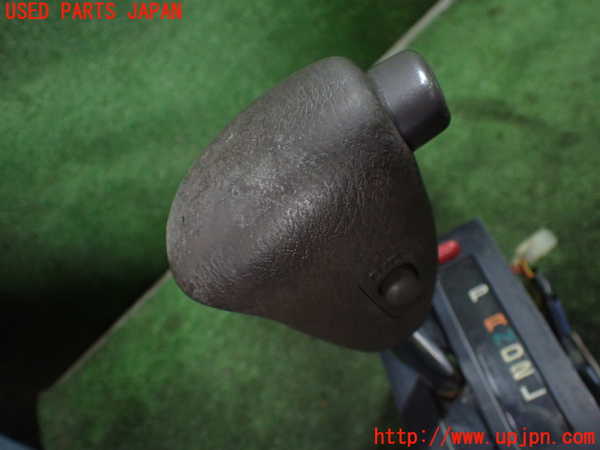 5UPJ-23967555]ハイエースワゴン100系(KZH106G)ATシフトレバー 中古_m0003.jpg