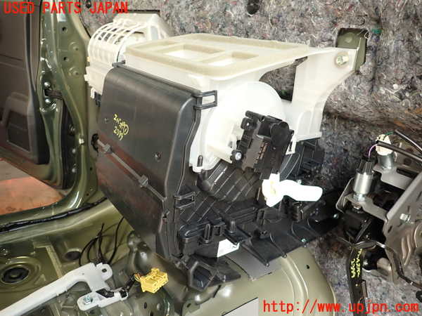2UPJ-23996081]ジムニー(JB64W)エバポレーター1 中古_m0003.jpg
