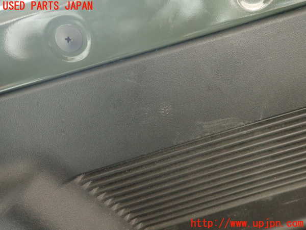 2UPJ-23997675]ジムニー(JB64W)右リアピラートリム 中古_m0002.jpg