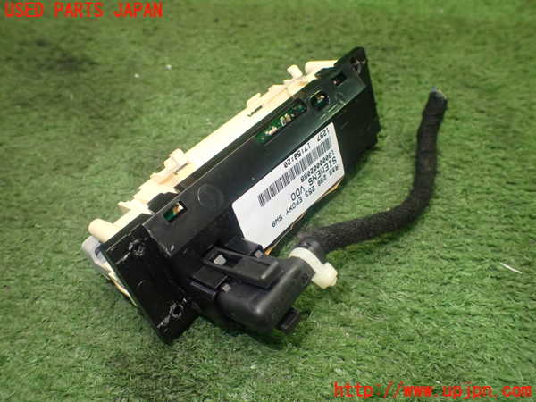 1UPJ-24017850]VW ニュービートルカブリオレ(1YAZJ)時計 中古_m0003.jpg