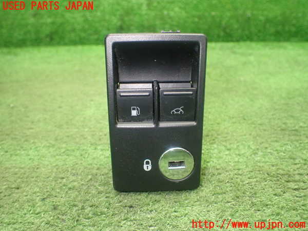 1UPJ-24016307]VW ニュービートルカブリオレ(1YAZJ)スイッチ2 (トランク) 中古_m0001.jpg