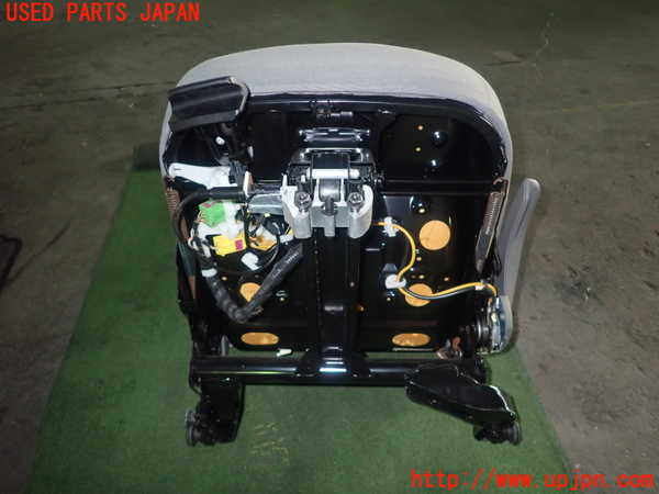 5UPJ-24017065]VW ニュービートルカブリオレ(1YAZJ)助手席シート 中古_m0005.jpg