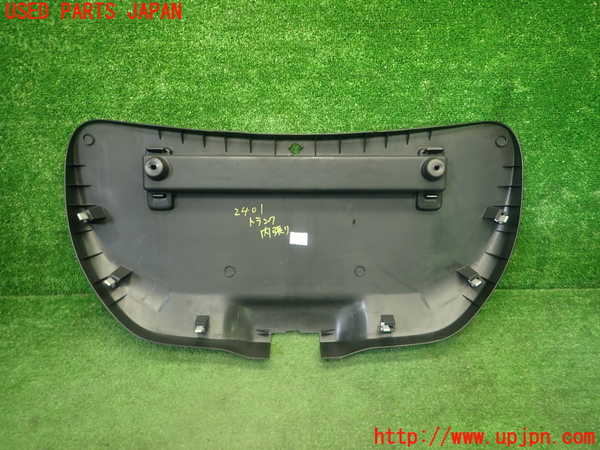 5UPJ-24011504]VW ニュービートルカブリオレ(1YAZJ)トランク内トリム 中古_m0002.jpg