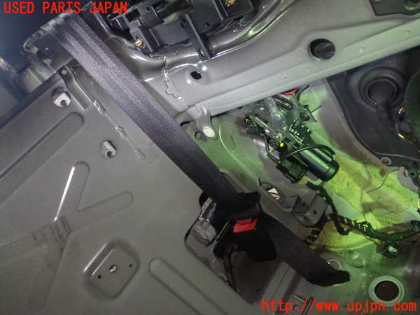 5UPJ-24017185]VW ニュービートルカブリオレ(1YAZJ)左2列目シートベルト 中古_m0001.jpg