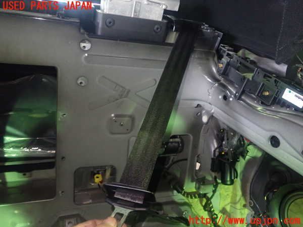 5UPJ-24017185]VW ニュービートルカブリオレ(1YAZJ)左2列目シートベルト 中古_m0002.jpg