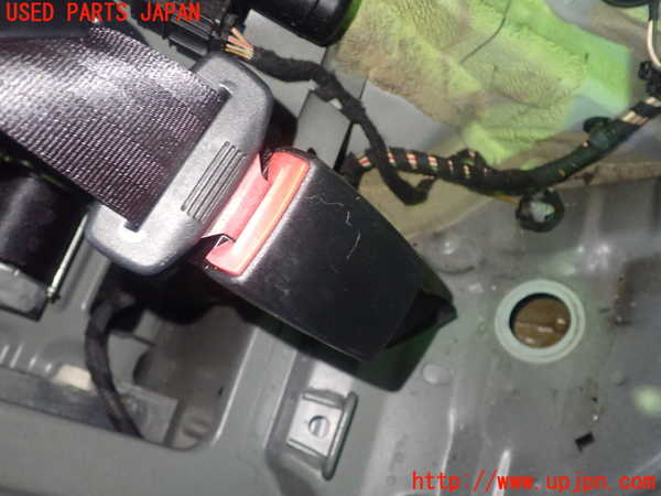 5UPJ-24017185]VW ニュービートルカブリオレ(1YAZJ)左2列目シートベルト 中古_m0003.jpg