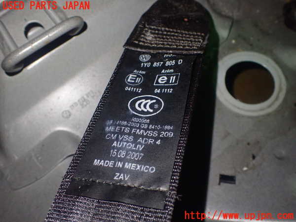5UPJ-24017185]VW ニュービートルカブリオレ(1YAZJ)左2列目シートベルト 中古_m0004.jpg