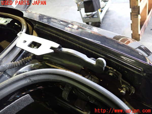 2UPJ-24021513]アウディ・A5 カブリオレ(8FCALF)トランクヒンジ1 中古_m0001.jpg