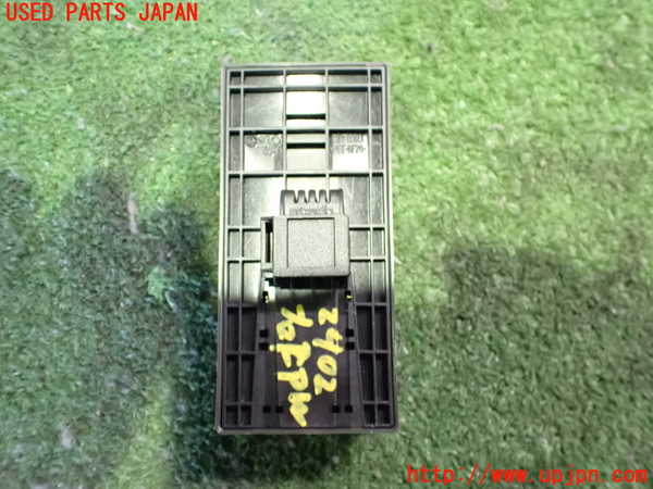 2UPJ-24026240]アウディ・A5 カブリオレ(8FCALF)右前パワーウィンドウスイッチ 中古_m0002.jpg