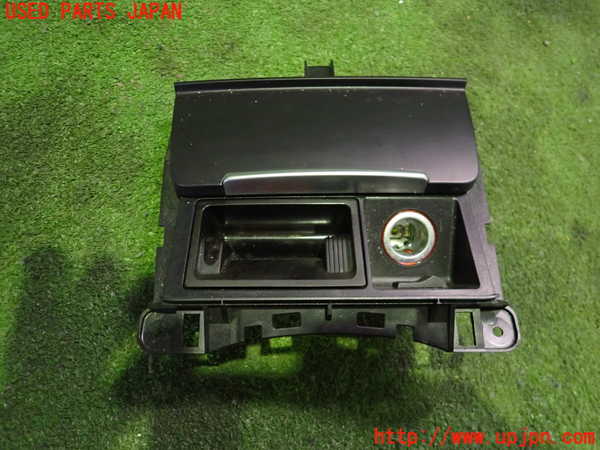 2UPJ-24027821]アウディ・A5 カブリオレ(8FCALF)灰皿1 中古_m0001.jpg