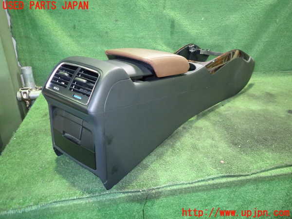 2UPJ-24027540]アウディ・A5 カブリオレ(8FCALF)センターコンソール 中古_m0001.jpg