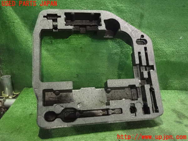 2UPJ-24027771]アウディ・A5 カブリオレ(8FCALF)ラゲッジトレイ1 中古_m0002.jpg