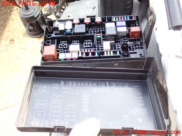 2UPJ-24046742]ランクルプラド(RZJ120W)ヒューズボックス2 中古_m0002.jpg