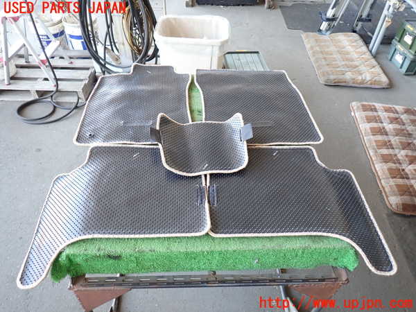 2UPJ-24047800]ランクルプラド(RZJ120W)フロアマット 中古_m0004.jpg