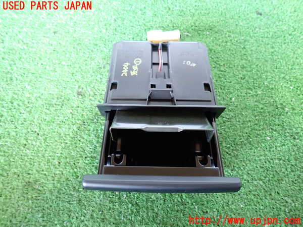 2UPJ-24047821]ランクルプラド(RZJ120W)灰皿1 中古_m0001.jpg