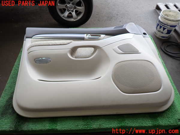 2UPJ-24041264]ランクルプラド(RZJ120W)左前ドア内張り 中古_m0001.jpg