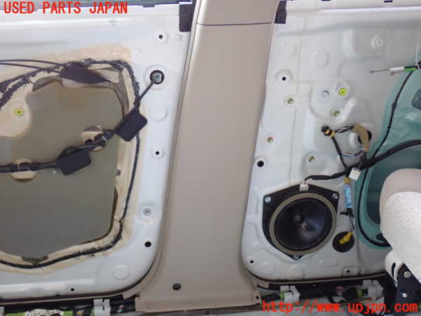 2UPJ-24047665]ランクルプラド(RZJ120W)右センターピラートリム 中古_m0003.jpg