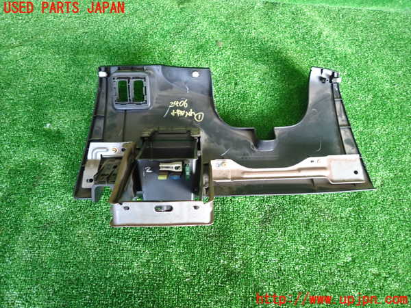 5UPJ-24067841]ランエボ8(CT9A)小物入れ1 中古_m0002.jpg