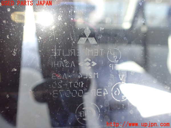 5UPJ-24101380]デリカ スペースギア(PD6W)右クォーターガラス M2L4 中古_m0003.jpg